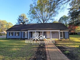 8403 Pine Valley Ln in Memphis, TN - Building Photo