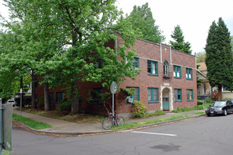 1607 SE Ash St in Portland, OR - Building Photo - Building Photo