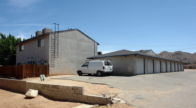 19161 Allegheny Rd in Apple Valley, CA - Foto de edificio - Building Photo