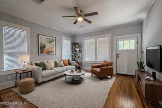 2047 N Market St in Jacksonville, FL - Building Photo - Building Photo