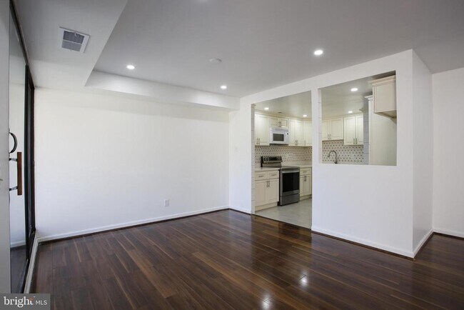 6317 Park Heights Ave in Baltimore, MD - Building Photo - Building Photo