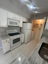 141 SW Palm Dr, Unit 205 in Port St. Lucie, FL - Building Photo