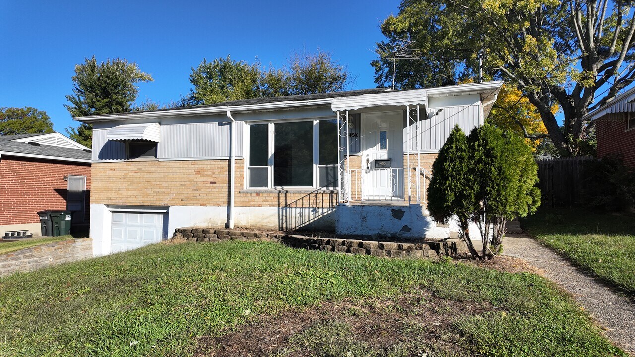 2660 Sandhurst Dr in Cincinnati, OH - Foto de edificio