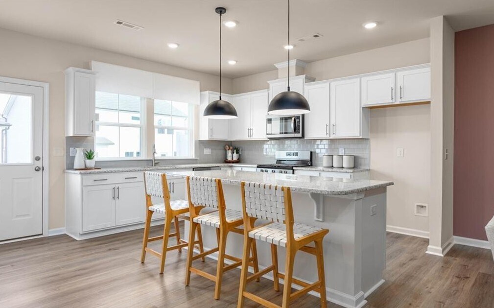 805 Falls Grove Trl in High Point, NC - Building Photo