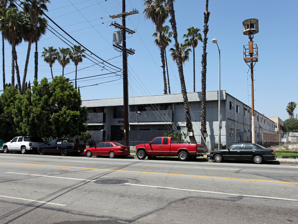 6745 Woodley Ave in Van Nuys, CA - Building Photo