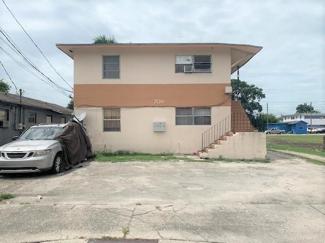 709 Avenue B in Belle Glade, FL - Building Photo