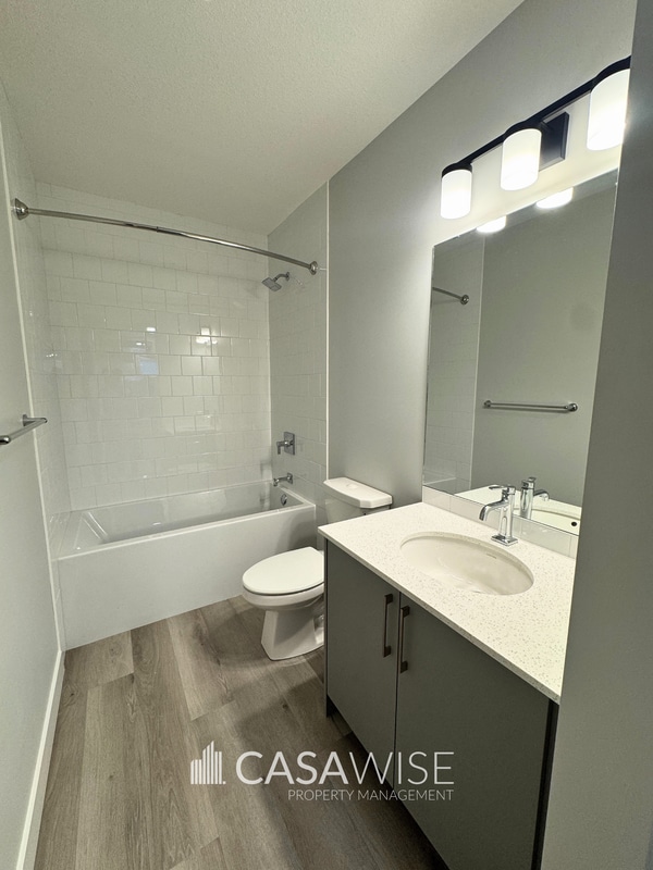 8027 Cedric Mah Rd in Edmonton, AB - Building Photo - Building Photo