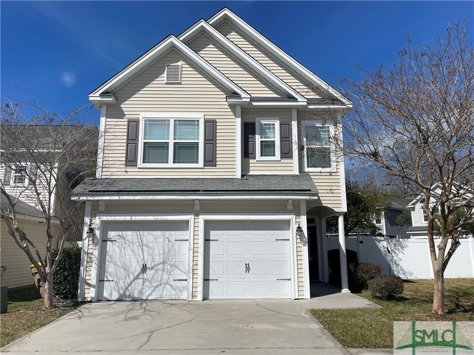 225 Summer Hill Ct in Richmond Hill, GA - Building Photo