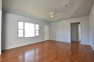 1917 43rd St in Lubbock, TX - Building Photo - Building Photo