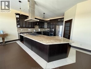 236 Shoreview Cir in Windsor, ON - Building Photo - Building Photo