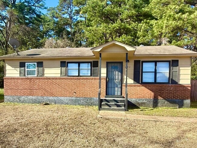 property at 121 Lockwood Dr