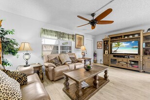 488 Burgundy P in Delray Beach, FL - Building Photo