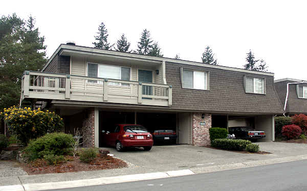 Stoneridge Apartments in Bellevue, WA - Building Photo