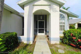 10201 Regent Cir in Naples, FL - Building Photo - Building Photo