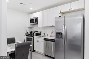 925 N Broad St in Philadelphia, PA - Building Photo