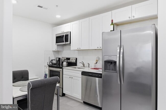 property at 925 N Broad St