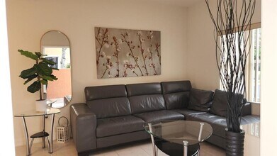 4929 Windward Way in Fort Lauderdale, FL - Building Photo - Building Photo