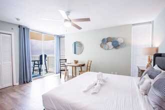 10517 Front Beach Rd in Panama City Beach, FL - Foto de edificio - Building Photo