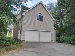 373 Littlefield Ln in Marlborough, MA - Building Photo - Building Photo