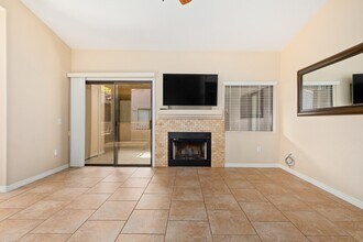 15050 N Thompson Peak Pkwy in Scottsdale, AZ - Foto de edificio - Building Photo