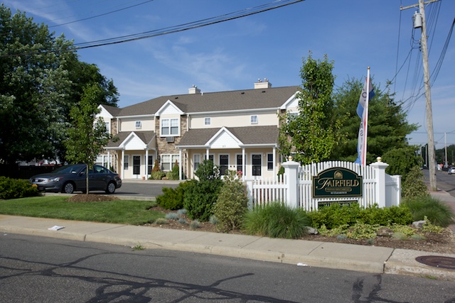 Fairfield Courtyard North At Farmingdale in Farmingdale, NY - Foto de edificio - Building Photo