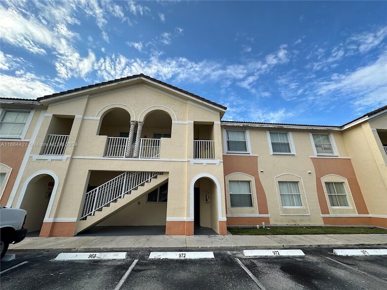 1661 SE 29th Ct, Unit 201 in Homestead, FL - Foto de edificio