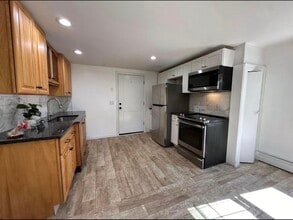 37 Helen St, Unit Helen St in Chicopee, MA - Building Photo - Building Photo