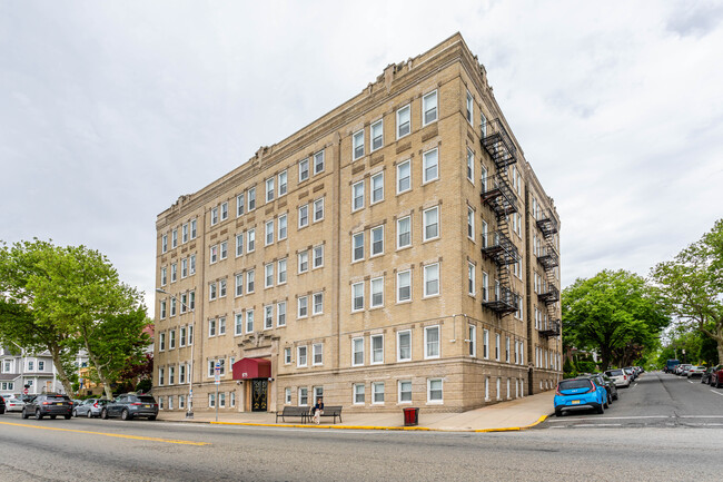 River Cliff Hall in Weehawken, NJ - Building Photo - Primary Photo