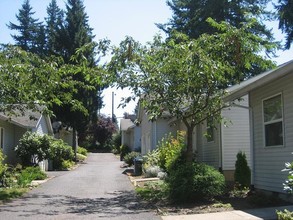 Foster Apartments in Portland, OR - Foto de edificio - Building Photo