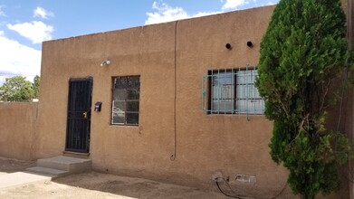 325 Charleston St NE in Albuquerque, NM - Building Photo - Building Photo