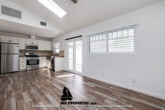 402 Indianapolis Ave in Huntington Beach, CA - Building Photo - Building Photo