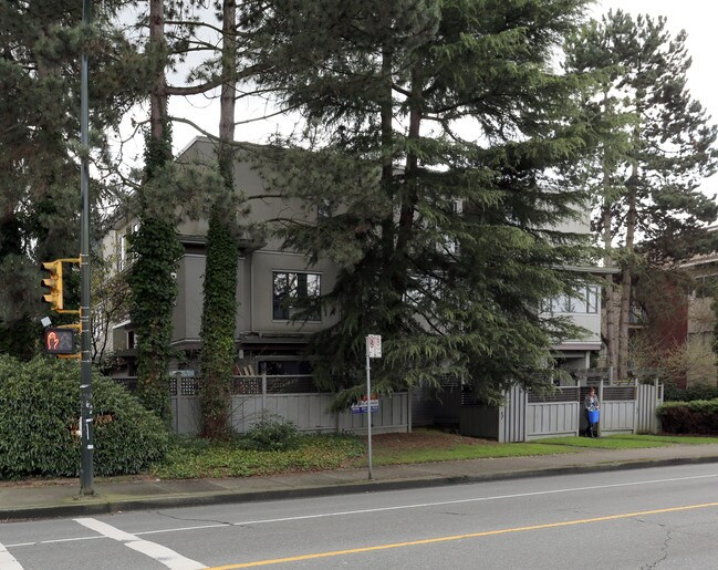1210 W 12th Ave