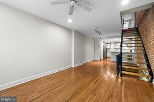 1511 E Clement St in Baltimore, MD - Building Photo