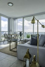 Pier 19 Residences and Marina in Miami, FL - Foto de edificio - Building Photo