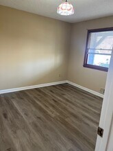 4724 Saint Bernard Dr SW in Lilburn, GA - Foto de edificio - Building Photo