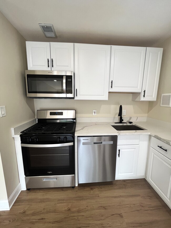 1920 Naylor Rd SE, Unit 106 in Washington, DC - Building Photo - Building Photo
