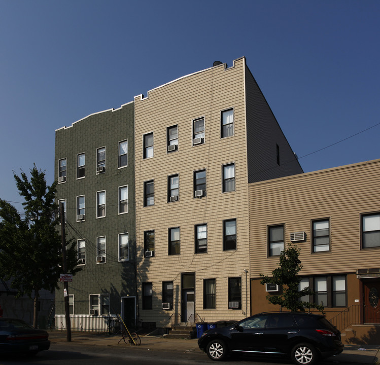 20 Bushwick Ave in Brooklyn, NY - Building Photo