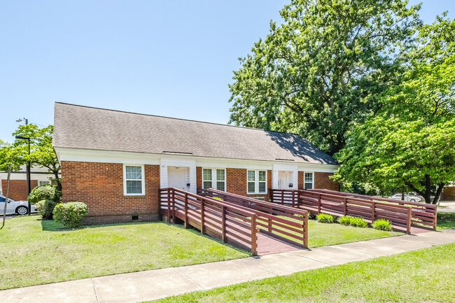 Evergreen Apartments in Goldsboro, NC - Foto de edificio - Building Photo