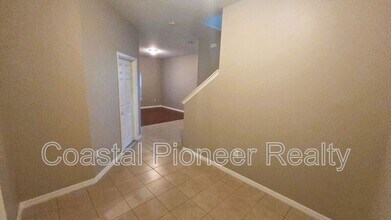 10279 Newminster Loop in Ruskin, FL - Building Photo - Building Photo