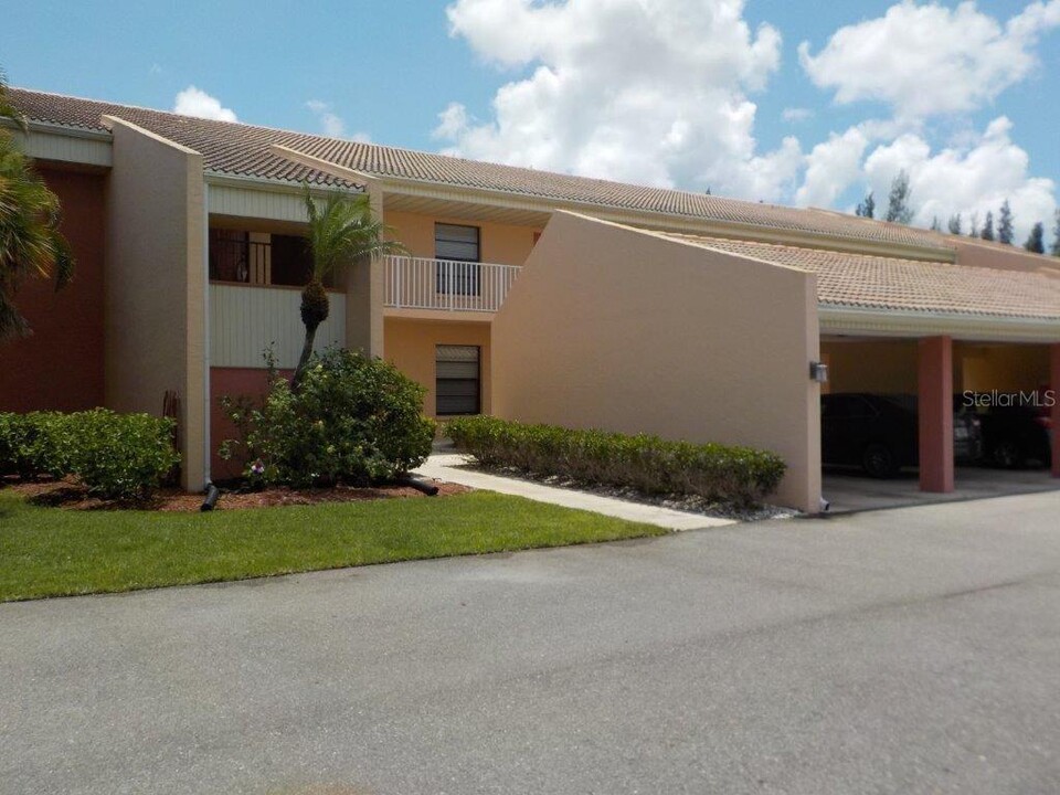 1354 Rock Dove Ct in Punta Gorda, FL - Building Photo