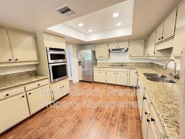 2420 Torrey Pines Rd in San Diego, CA - Building Photo - Building Photo