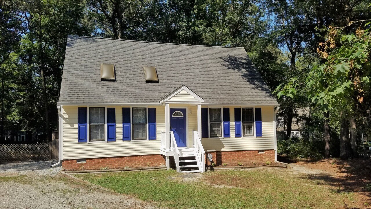 8900 White Pickett Cir in Richmond, VA - Building Photo
