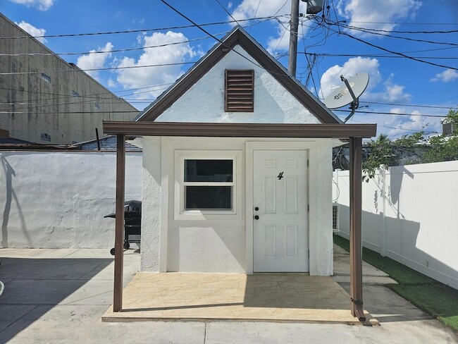property at 425 Ardmore Rd