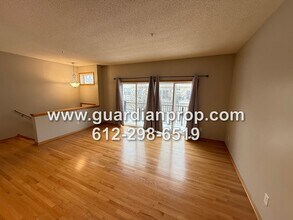 2495 121st Cir NE in Blaine, MN - Foto de edificio - Building Photo