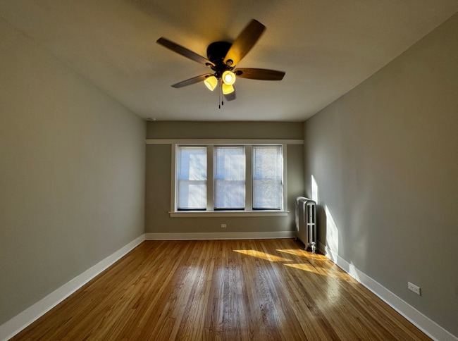 2609 N Kostner Ave in Chicago, IL - Building Photo - Building Photo