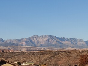 821 Hampton Rd in Saint George, UT - Foto de edificio - Building Photo