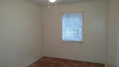 1301 Leone Ave in Valdosta, GA - Building Photo - Building Photo