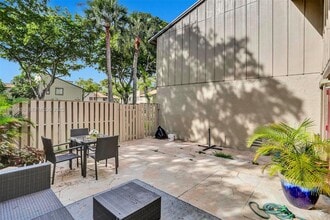 5613 NW 21st St in Lauderhill, FL - Building Photo - Building Photo