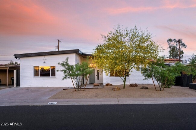 property at 2307 N 51st Pl