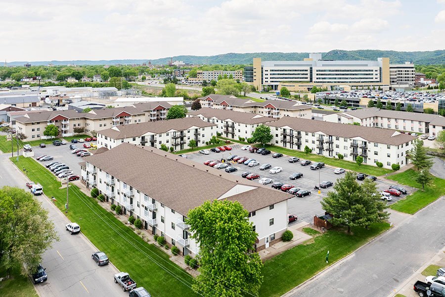 WEDGEWOOD COMMONS in La crosse, WI - Building Photo